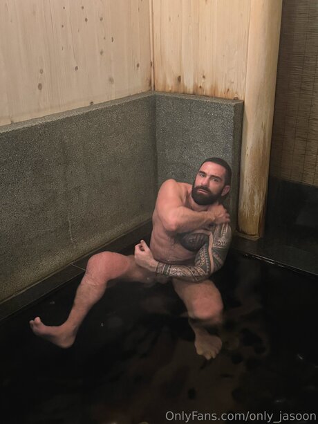 Naakte gelekte OnlyFans-foto van Only Jasoon