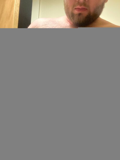 Naakte gelekte OnlyFans-foto van Growingboi