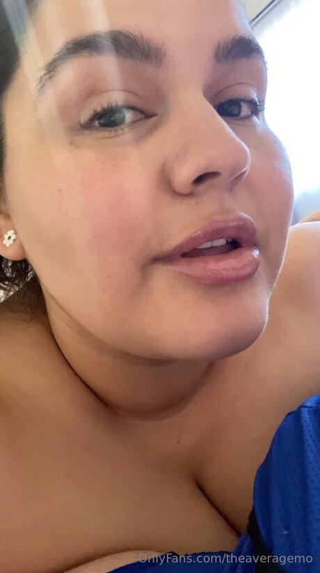 Naakte gelekte OnlyFans-foto van Theaveragemo