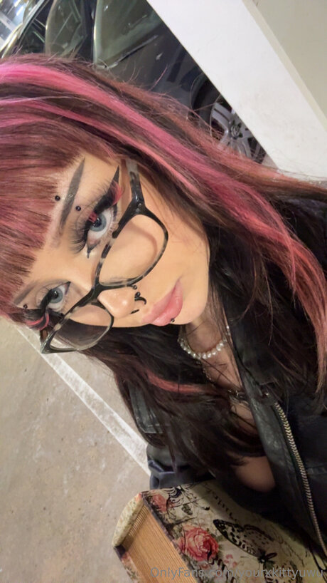 Naakte gelekte OnlyFans-foto van Yourxkittyuwu