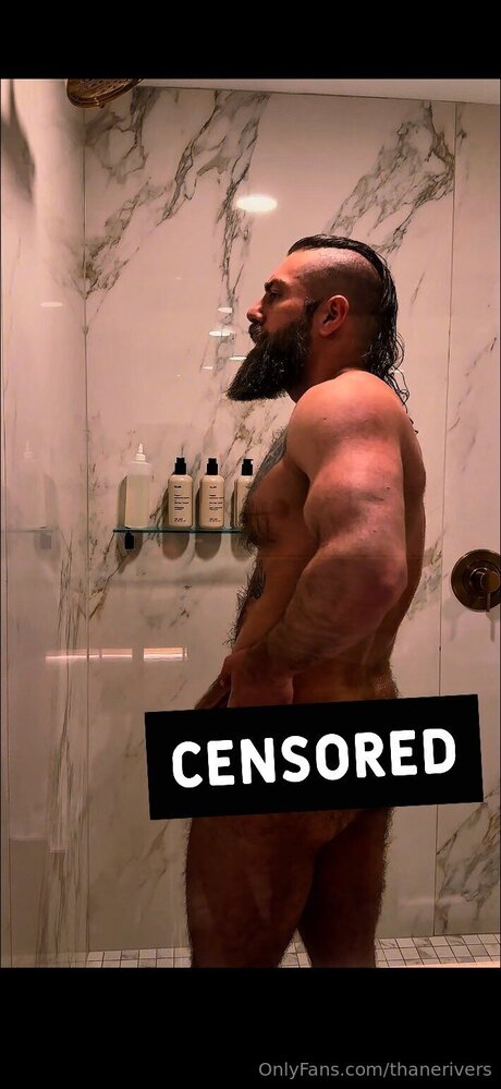 Naakte gelekte OnlyFans-foto van Thanerivers