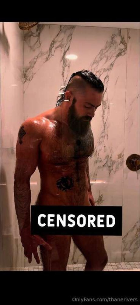Naakte gelekte OnlyFans-foto van Thanerivers
