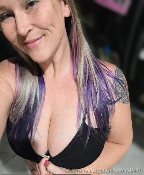Naakte gelekte OnlyFans-foto van Danikajones420