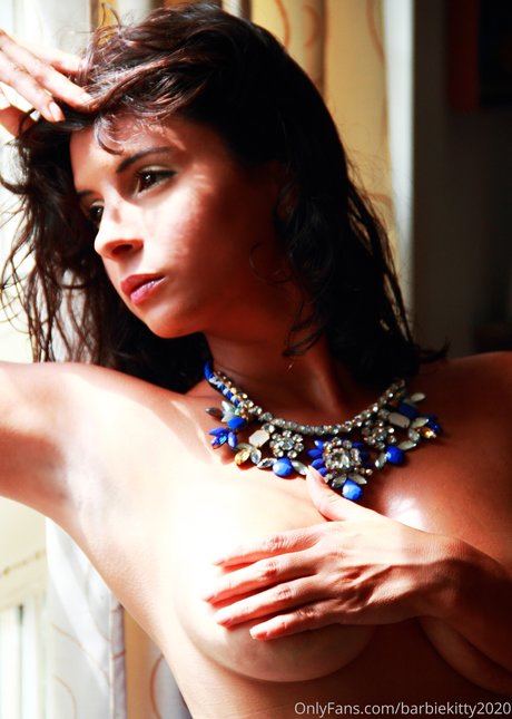 Naakte gelekte OnlyFans-foto van Barbara Savelli