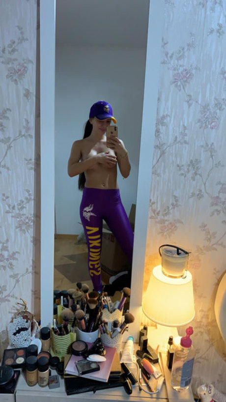 Naakte gelekte OnlyFans-foto van Queenzena