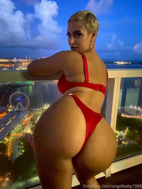 Naakte gelekte OnlyFans-foto van Ava Alita