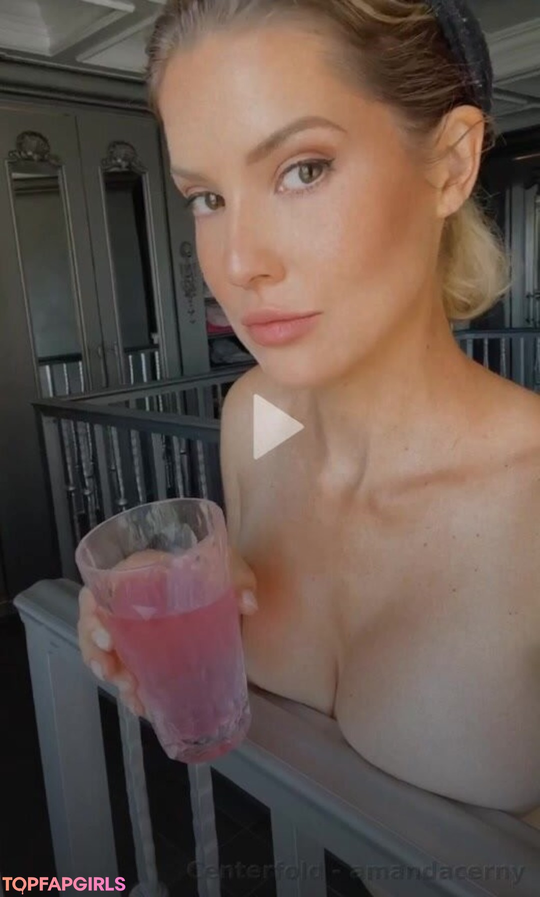 Naakte gelekte OnlyFans-foto van Amanda Cerny #1132