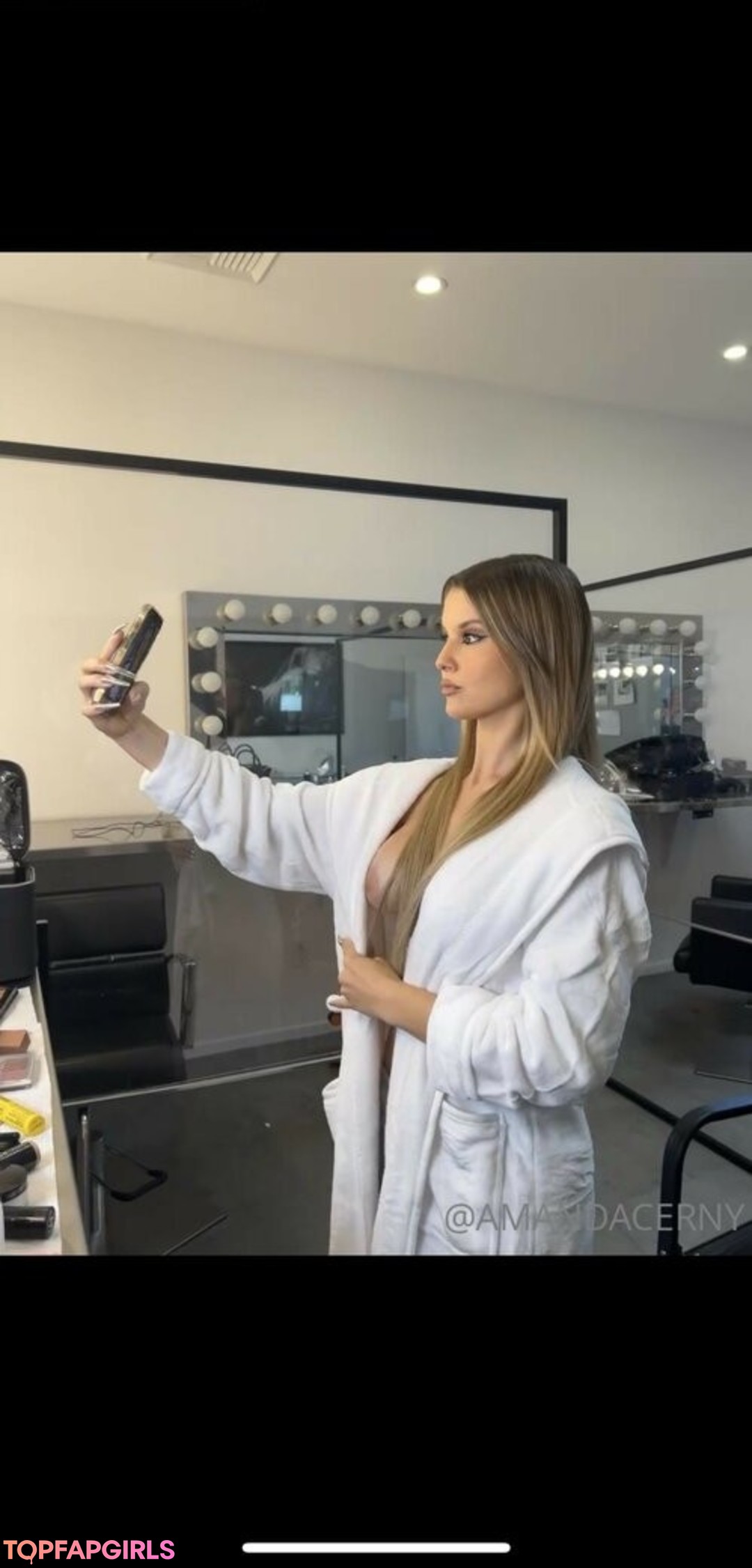 Naakte gelekte OnlyFans-foto van Amanda Cerny #1360