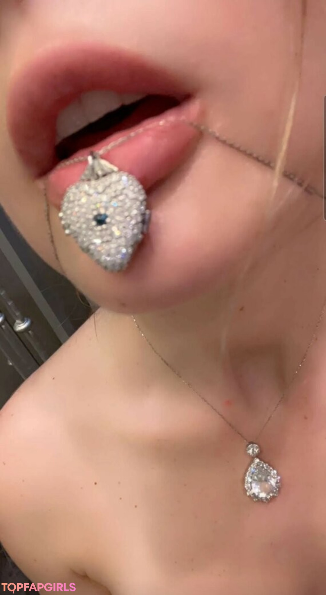 Naakte gelekte OnlyFans-foto van Amanda Cerny #1737