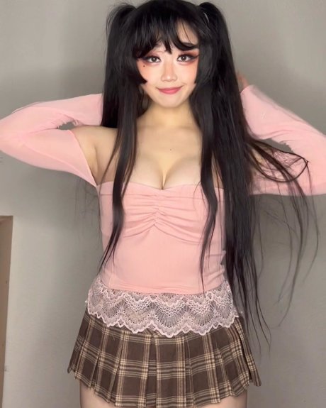 Mooncak Eva
