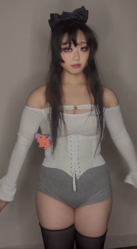 Mooncak Eva