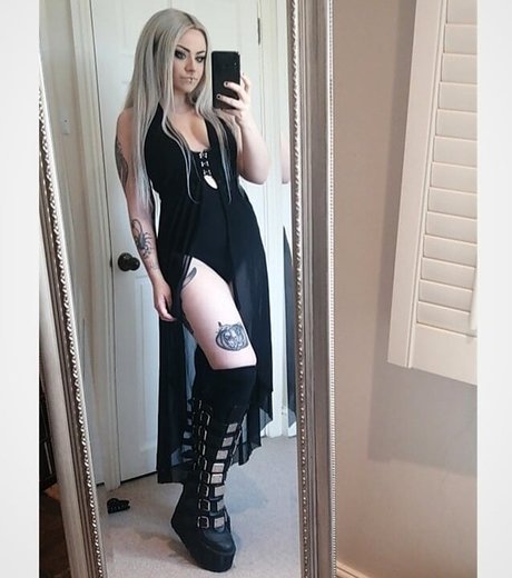 Naakte gelekte OnlyFans-foto van Spoopybeans