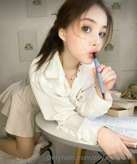 Naakte gelekte OnlyFans-foto van Zoyaakilova