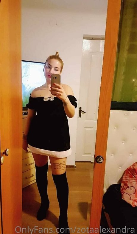 Naakte gelekte OnlyFans-foto van Zotaalexandra