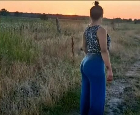 Naakte gelekte OnlyFans-foto van Zotaalexandra