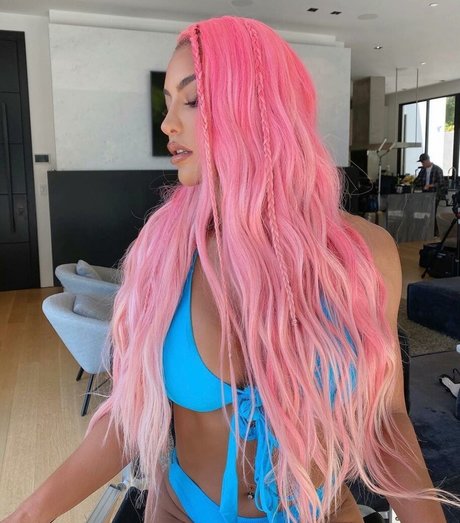 Naakte gelekte OnlyFans-foto van Natalie Eva Marie