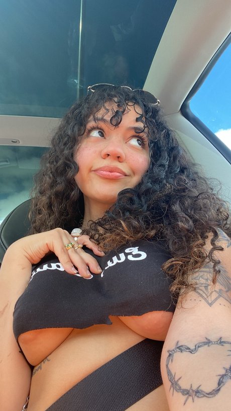 Naakte gelekte OnlyFans-foto van Spicymarii Lilfairymari