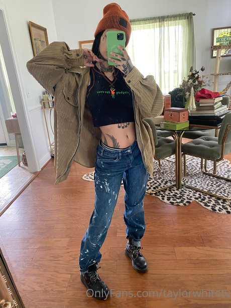Naakte gelekte OnlyFans-foto van Taylor White
