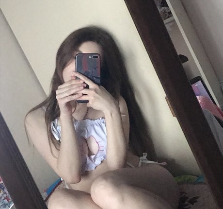 Naakte gelekte OnlyFans-foto van Zzzaychonok