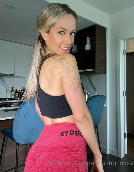 Naakte gelekte OnlyFans-foto van Annastormxxx