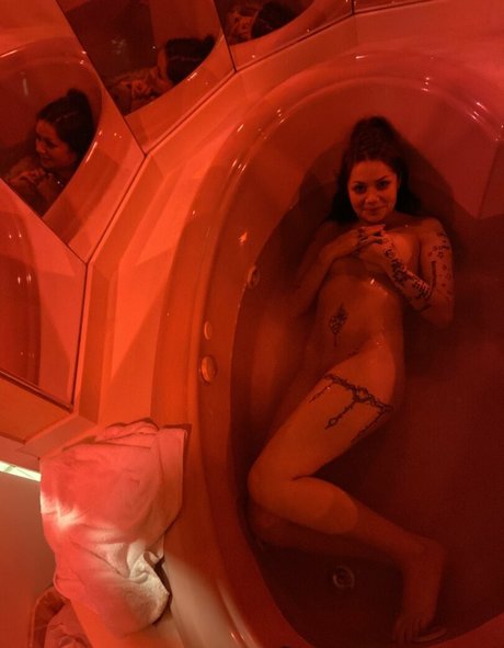 Naakte gelekte OnlyFans-foto van Annasilk