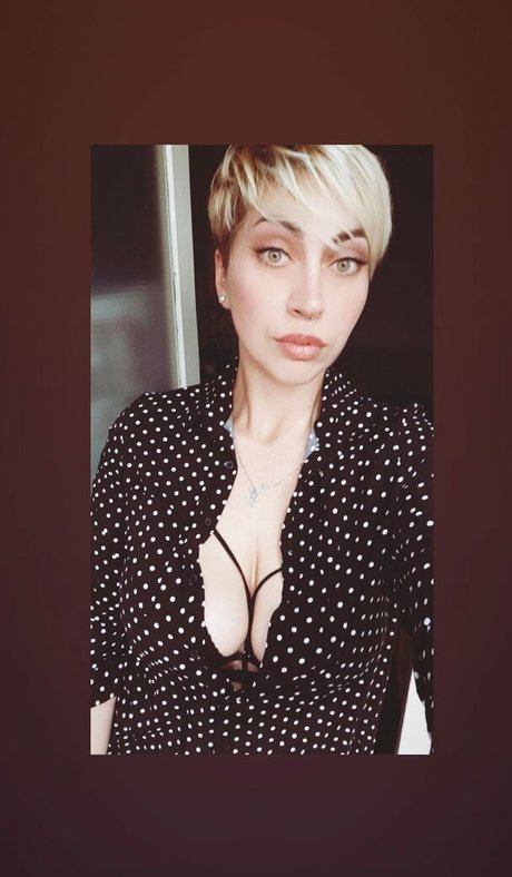 Naakte gelekte OnlyFans-foto van Zrenjanin