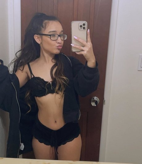 Naakte gelekte OnlyFans-foto van Alahnaly