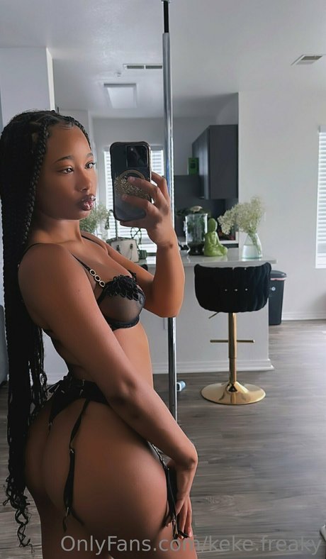 Naakte gelekte OnlyFans-foto van Keke Freaky