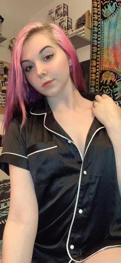 Naakte gelekte OnlyFans-foto van Misty Ide Bloodlustelf