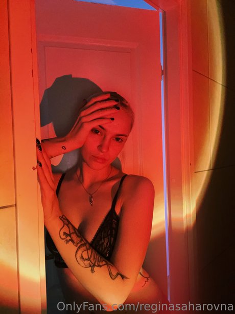 Naakte gelekte OnlyFans-foto van Regina Sahar