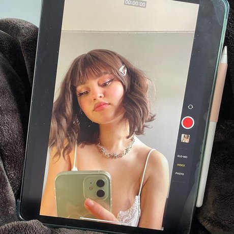 Naakte gelekte OnlyFans-foto van Willow Neptune