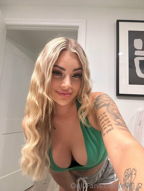 Naakte gelekte OnlyFans-foto van Lana James