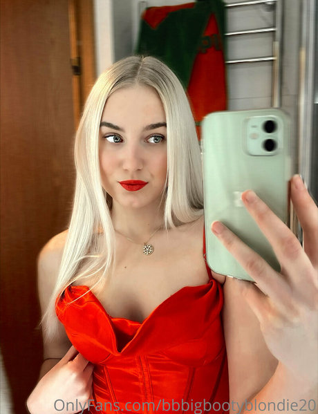 Naakte gelekte OnlyFans-foto van Bigbootyblondie