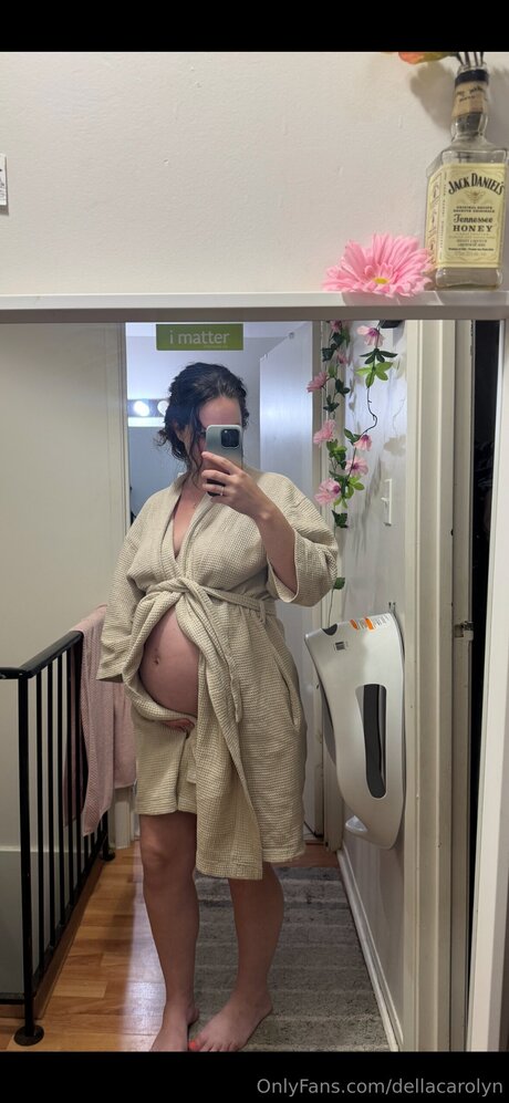 Naakte gelekte OnlyFans-foto van Dellacarolyn