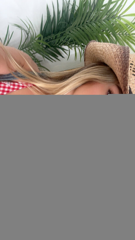 Naakte gelekte OnlyFans-foto van Kaylasimmons