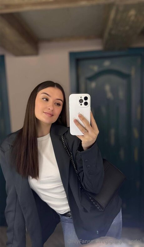Naakte gelekte OnlyFans-foto van Gigiskyemodel