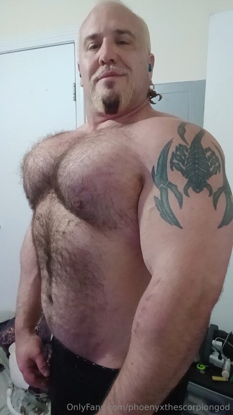 Naakte gelekte OnlyFans-foto van Phoenyxthescorpiongod