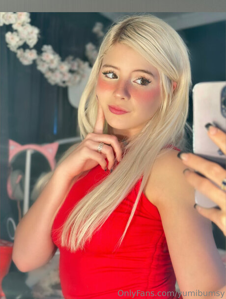 Naakte gelekte OnlyFans-foto van Yumibumsy