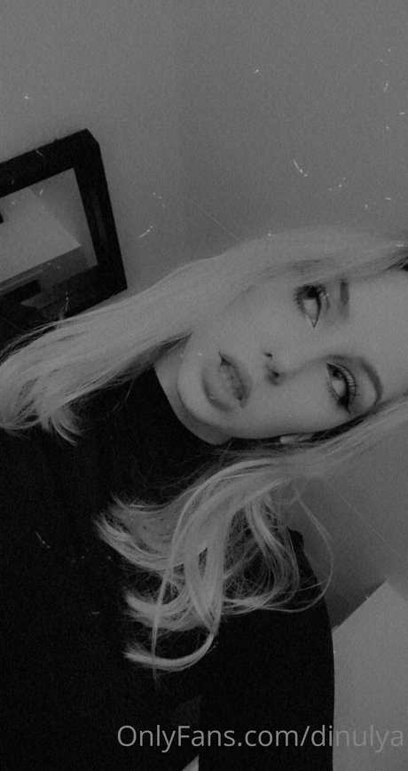 Naakte gelekte OnlyFans-foto van Dinulya