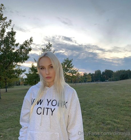 Naakte gelekte OnlyFans-foto van Dinulya
