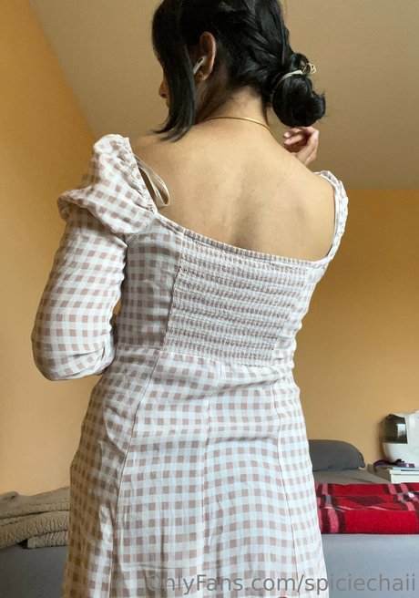 Naakte gelekte OnlyFans-foto van Spiciechaii