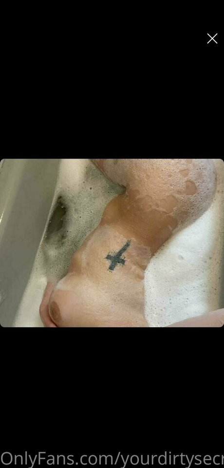 Naakte gelekte OnlyFans-foto van Sweetnwildxo