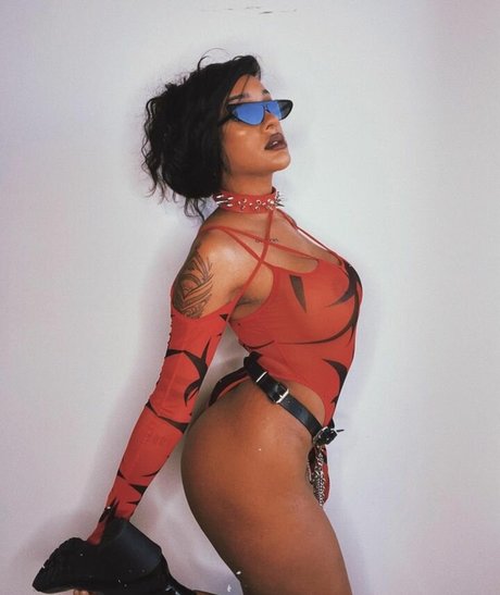 Naakte gelekte OnlyFans-foto van Zoey Sinn