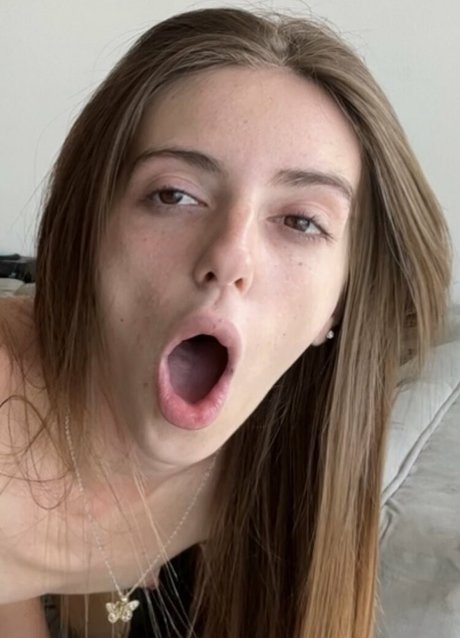 Naakte gelekte OnlyFans-foto van Aaliyahmilann