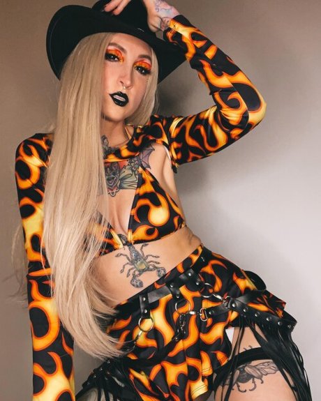 Naakte gelekte OnlyFans-foto van Aritaylor Ari Taylor
