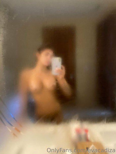 Naakte gelekte OnlyFans-foto van Eva Cadiza
