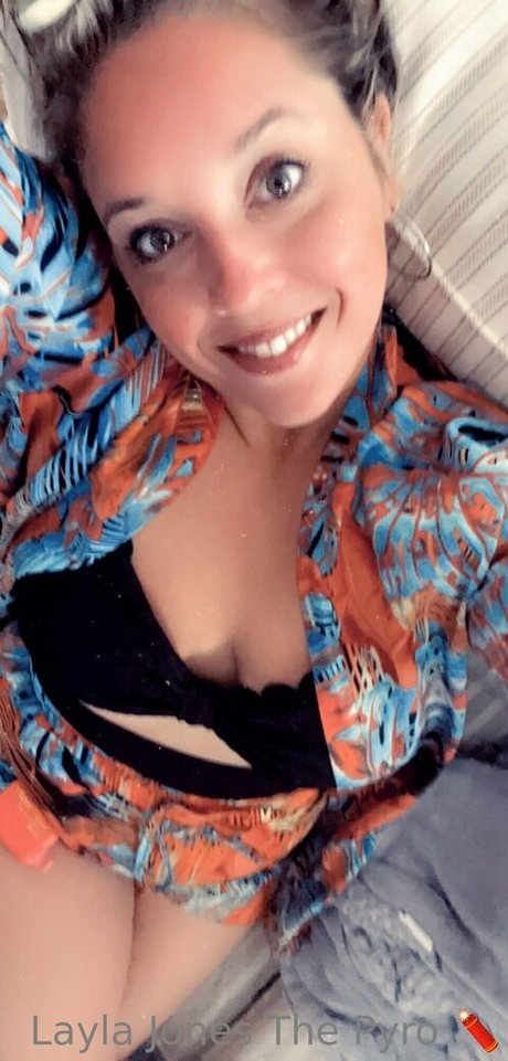 Naakte gelekte OnlyFans-foto van Layla Jones