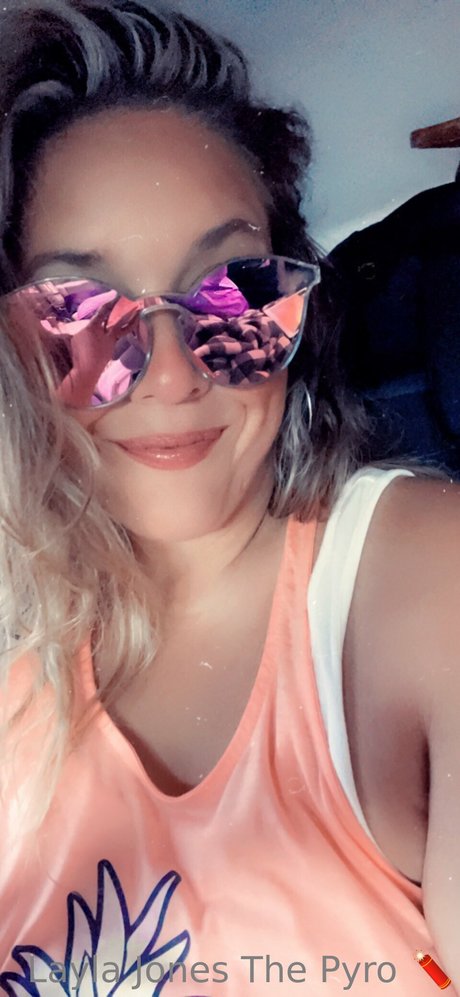 Naakte gelekte OnlyFans-foto van Layla Jones