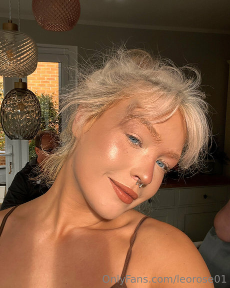Naakte gelekte OnlyFans-foto van Leo Rose