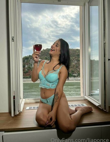 Naakte gelekte OnlyFans-foto van Lia Ponce